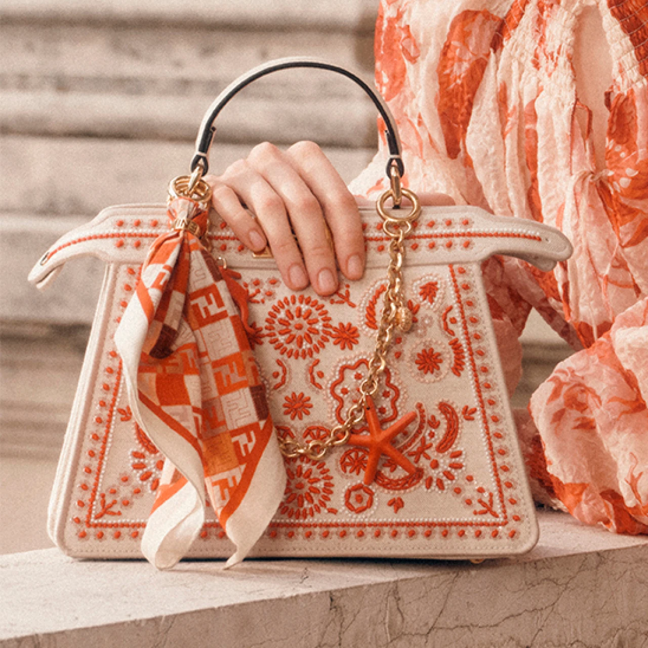 【フェンディ】2025年サマーコレクションよりプレイフルなチャームを発売！