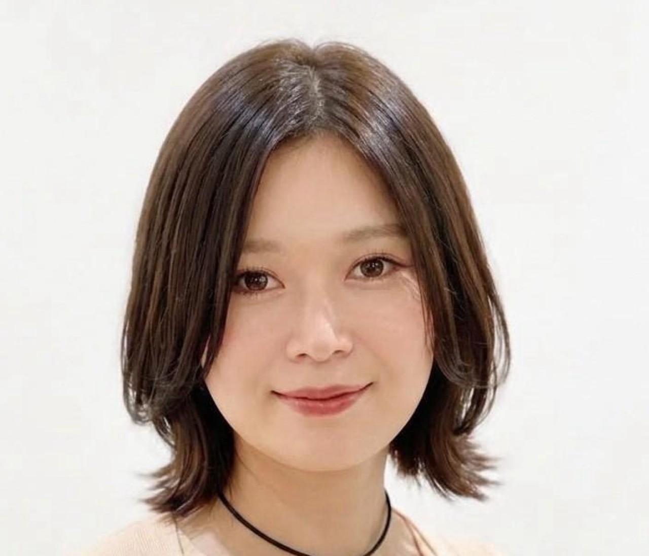 【2026年秋トレンドレイヤー】 美シルエットで仕上げる色っぽヘア！ 上品なレイヤーボブ