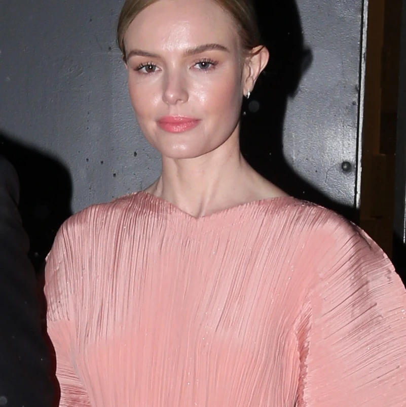 甘めピンクも上品に♥ケイト・ボスワース【日めくりセレブ】