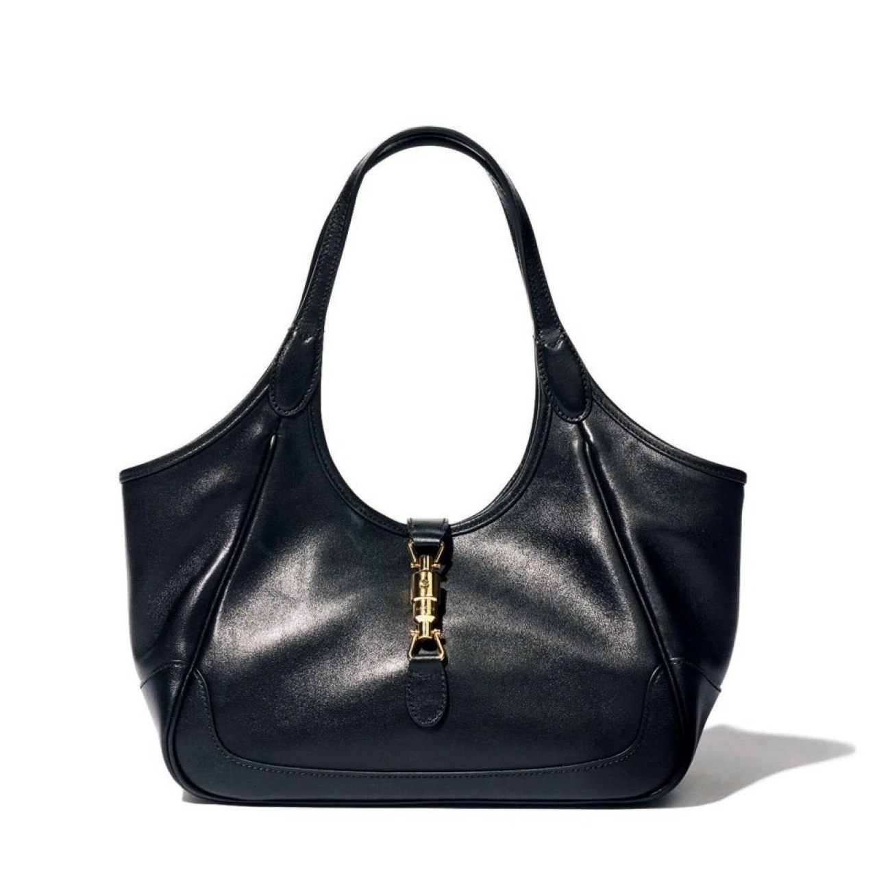 グッチの新作トート、プラダのサテンポーチ、ブルガリのミニバッグ。この春注目のバッグ3選