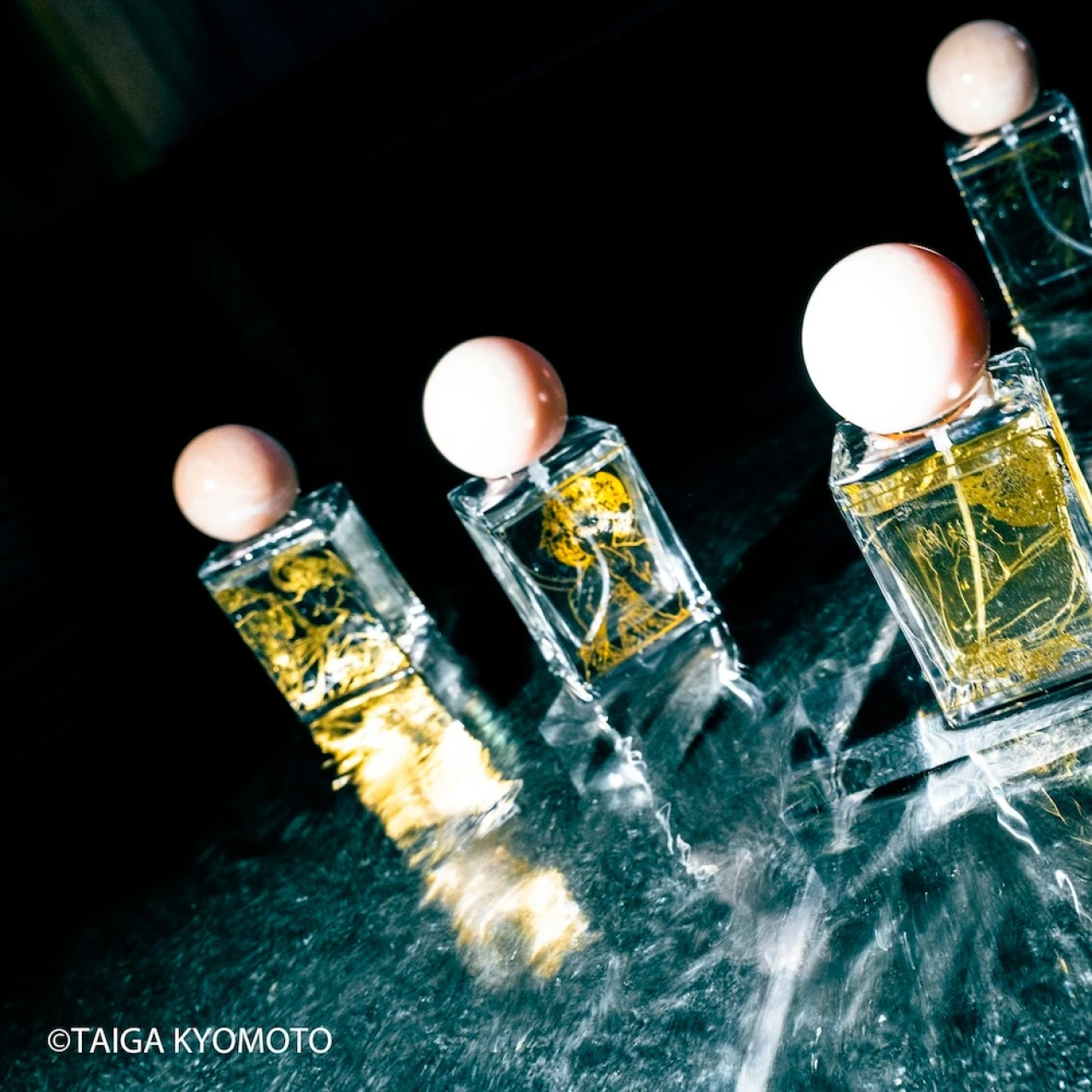 【ミュシャ】 #SixTONES #京本大我 が撮影を手がけたビジュアルに注目！ 『月と星』をイメージした新作フレグランスが登場