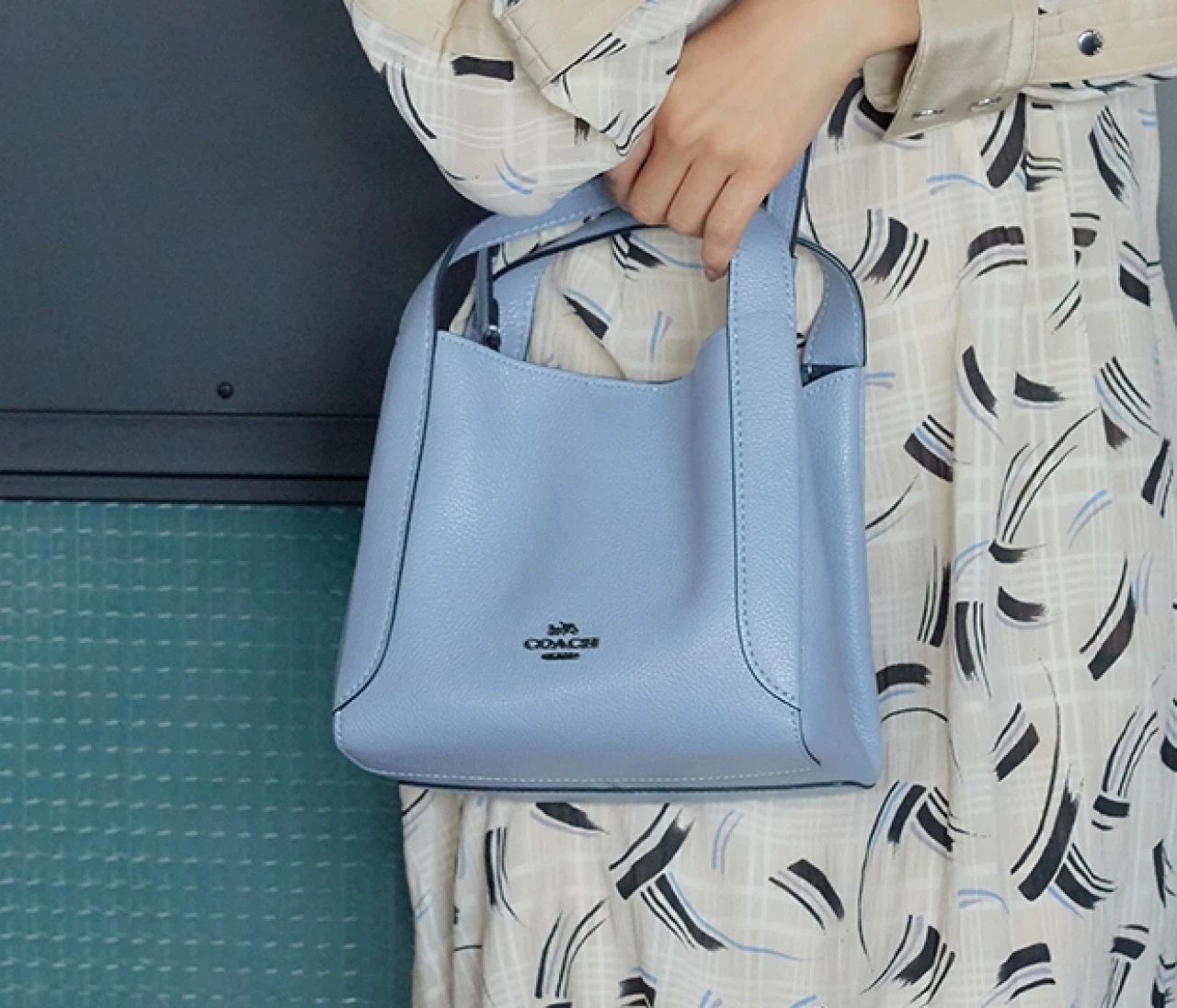 ルックスも、使い勝手も最上級！毎日のおしゃれに映えるCOACHの秋バッグ