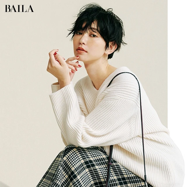 冬の着こなしが暗くなる悩みを解決！【明度UPなちょいゆるニット】で女っぽく