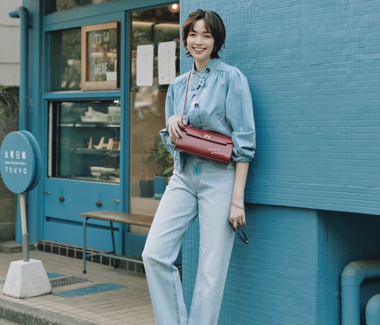 【ブルーコーデ】セットアップ感覚でまといたいライトデニム【BAILA今日のコーデ】