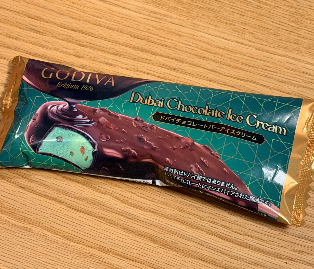 【セブン限定】ゴディバの「ドバイチョコレートバー アイスクリーム」を実食！ピスタチオアイスとザクザク食感がクセになる♡