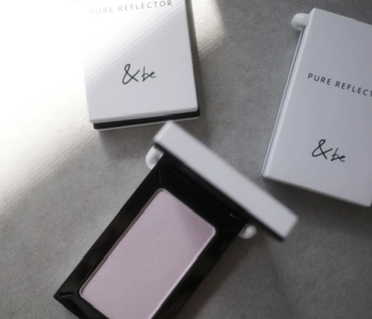 肌に溶け込むハイライト！&beピュアリフレクターで上品艶肌メイク