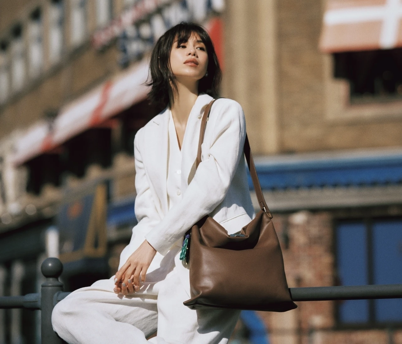 【3wayバッグコーデ】スタイルに合わせて変幻自在なバッグが余裕をくれる【BAILA今日のコーデ】