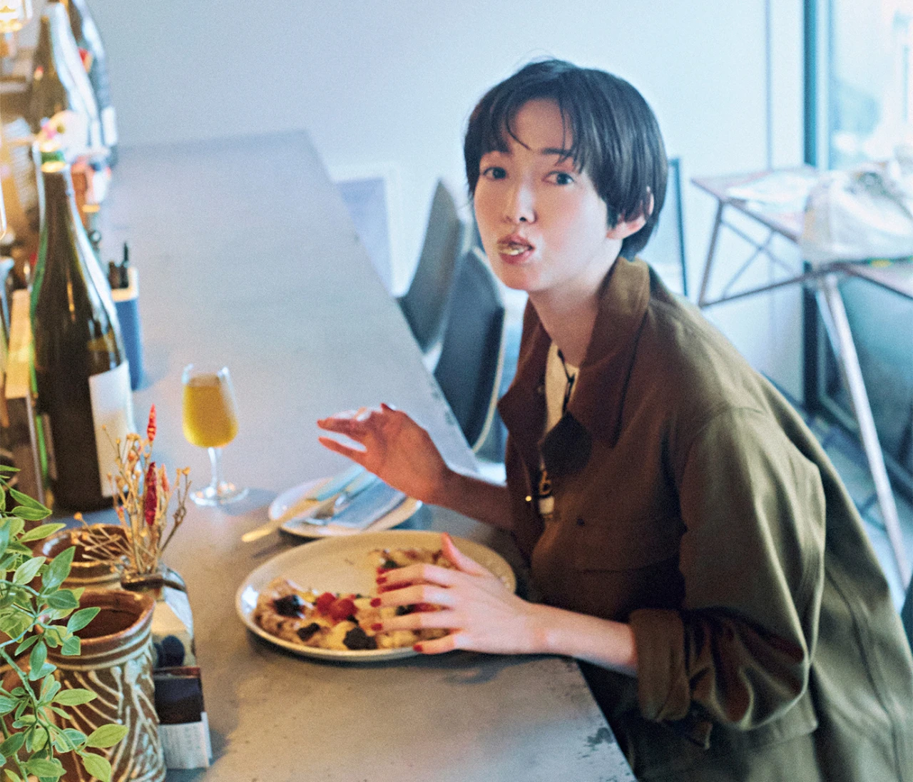 佐藤栞里、新宿の人気店「SAM wood fired」で“飲めるピザ”を堪能【もぐもぐしーさんぽ】