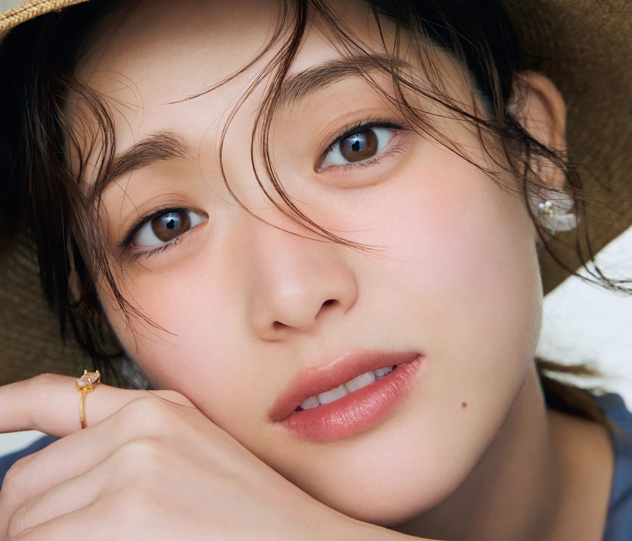 【松村沙友理と春新色コスメ】リゾート地に映える、ディオールのオレンジチーク