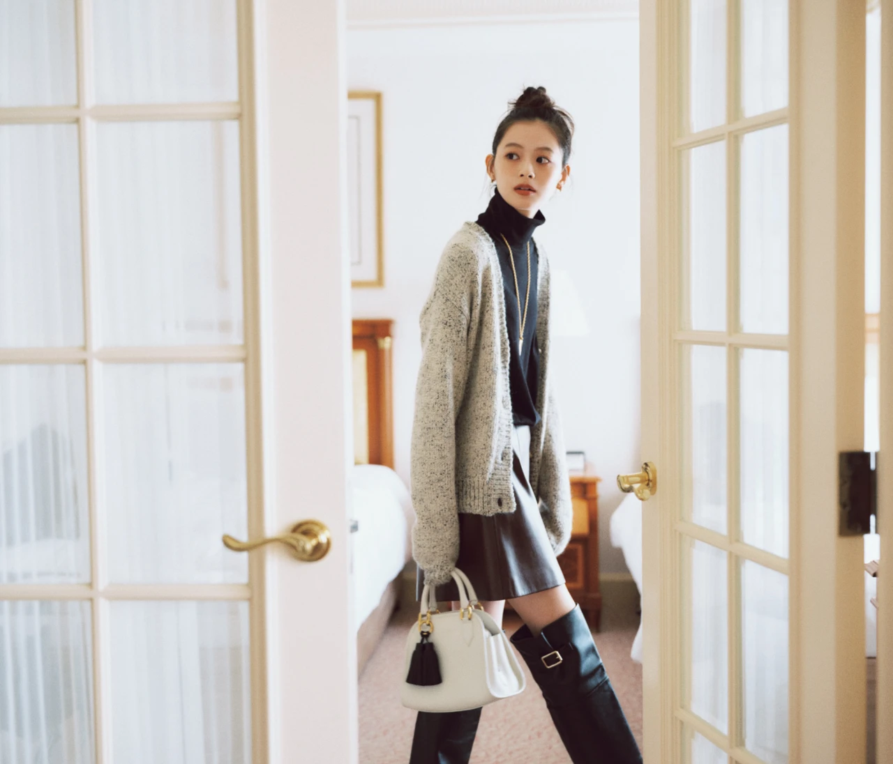 この秋冬、カーディガンを選ぶなら、周りと差がつく「ベーシックカラーの多色編み」を！