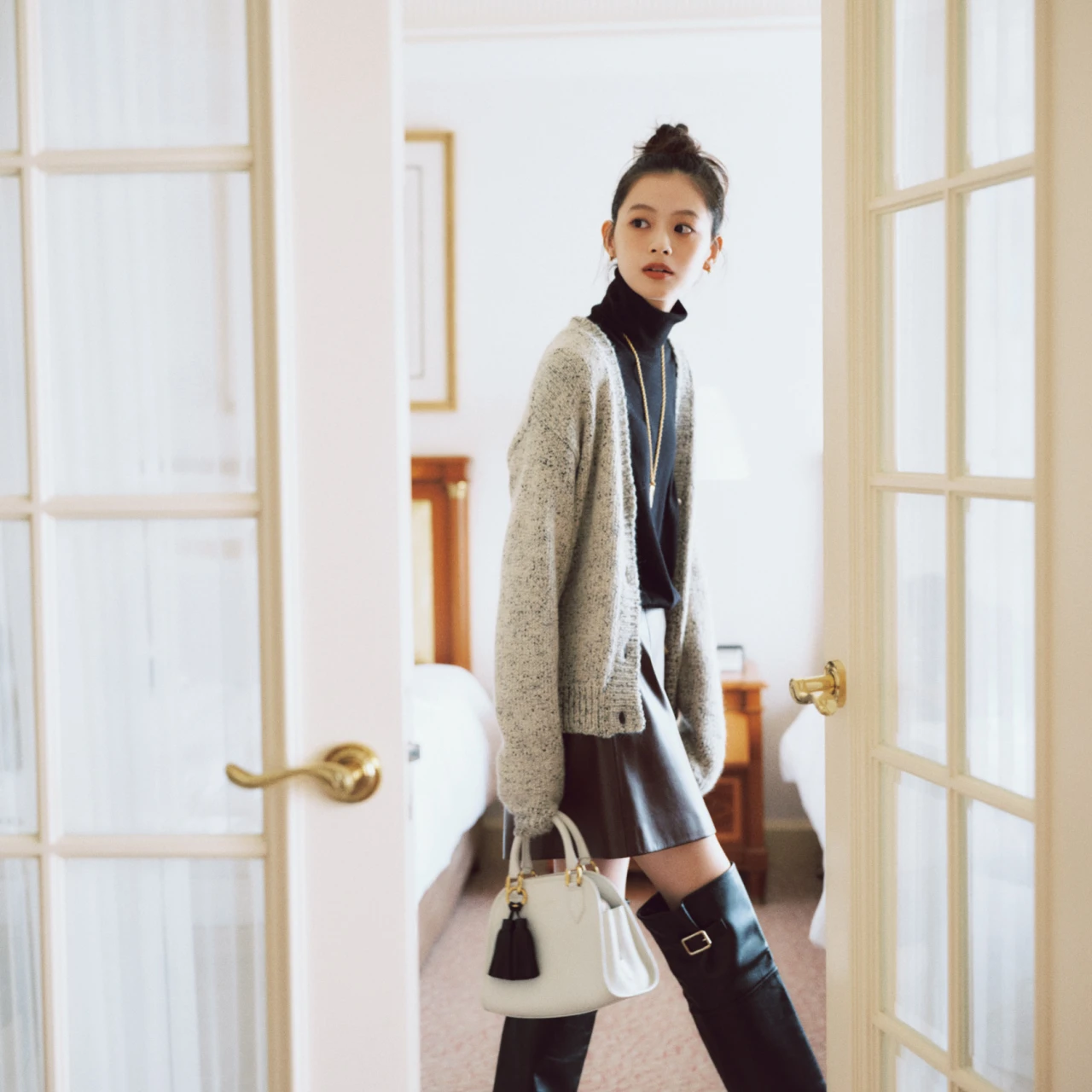 この秋冬、カーディガンを選ぶなら、周りと差がつく「ベーシックカラーの多色編み」を！