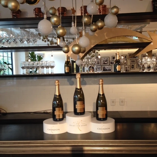 「シャンドン」のカクテルで、ほろ酔い代官山ランチ