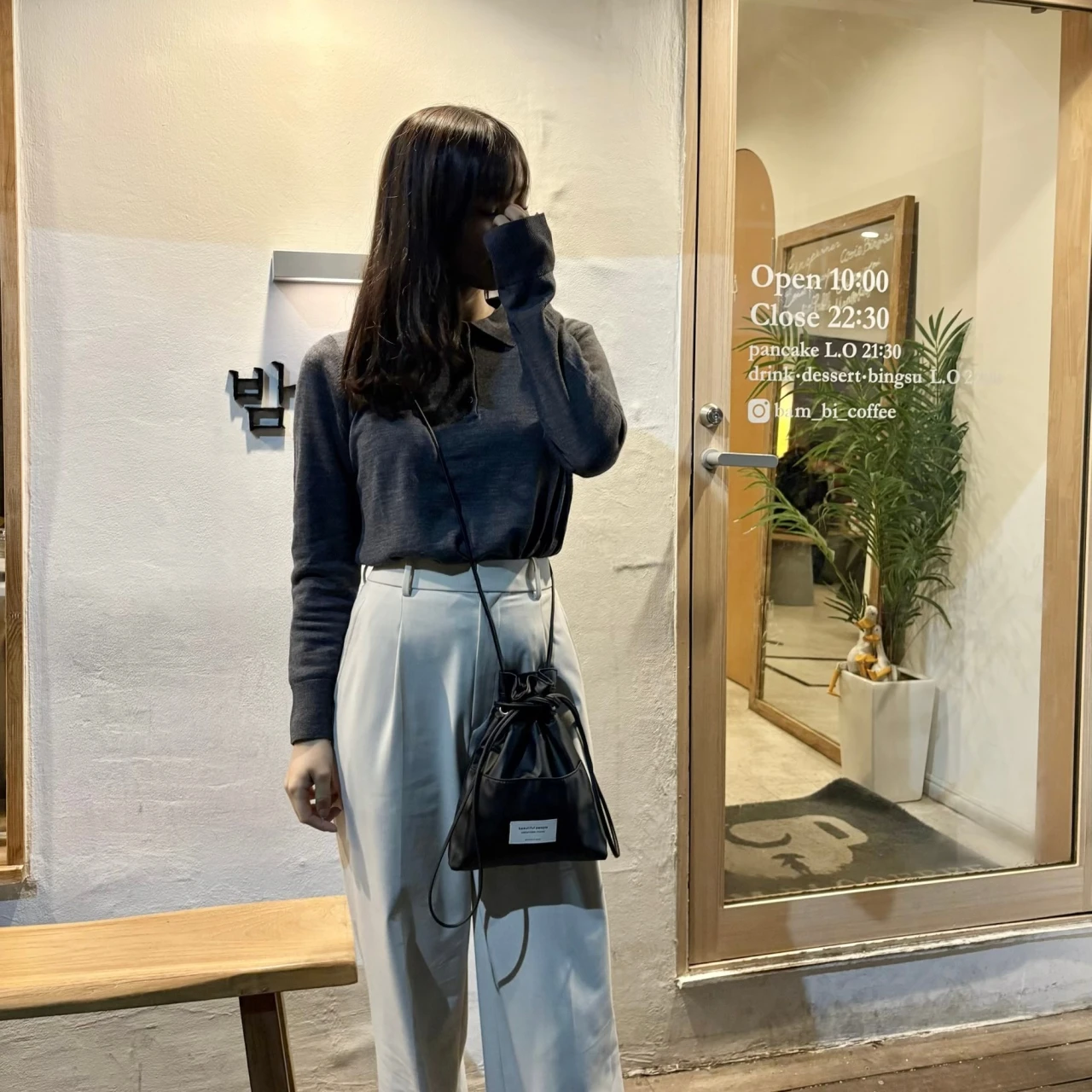 コーデのアクセントにbeautifulpeople巾着バッグ