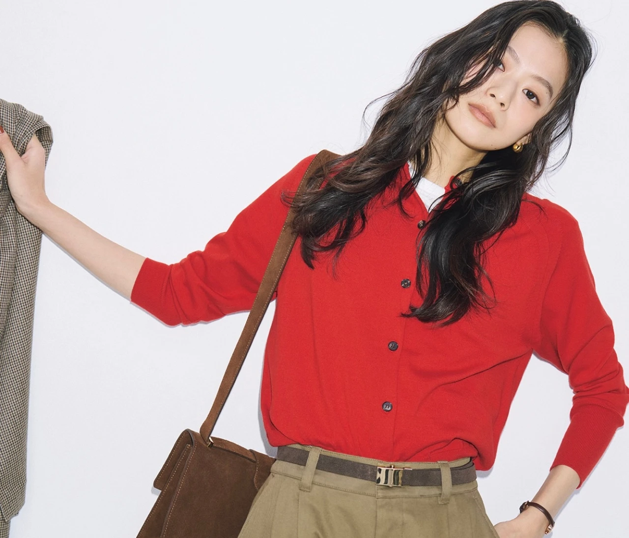 【ベルトコーデ】通勤コーデに遊びを効かせる大人向きガチャベルト【BAILA今日のコーデ】