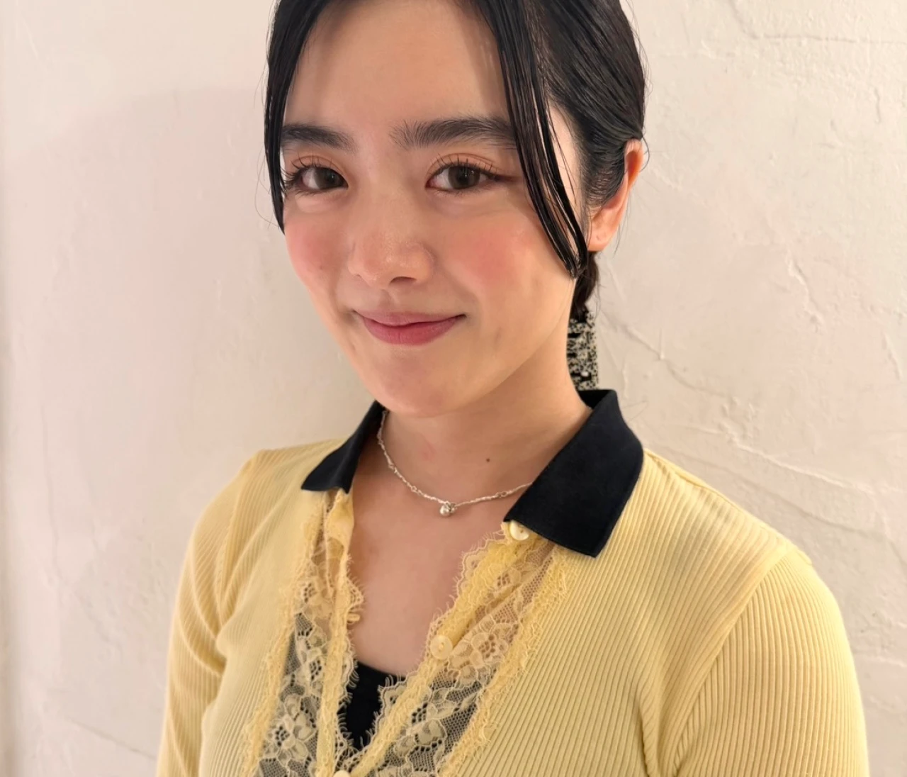 【2026年夏の湿気で髪が広がりにくいヘアアレンジ】こなれ感抜群！ ニュアンシー三つ編み