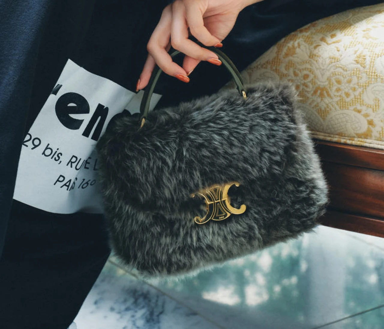 【CELINE（セリーヌ）】貴島明日香が選ぶ“一生もの”ミニバッグ。上品さが際立つ【おすすめハイブランドバッグ＆小物7選】