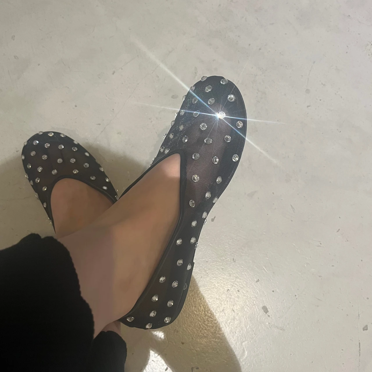 KHAITE、MBT×UNITED ARROWS　夏の足元、洒落て歩ける薄い黒と厚い黒　【エディターズピック】