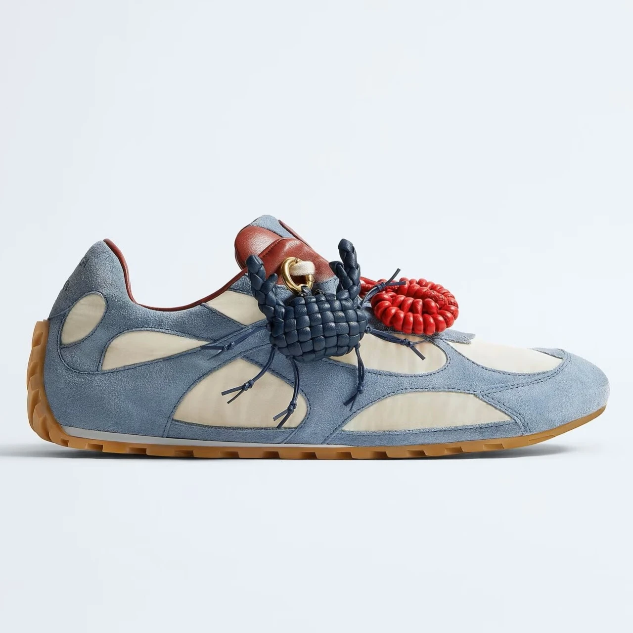 【BOTTEGA VENETA(ボッテガ・ヴェネタ)】夏気分を盛り上げる! 遊び心あふれる新作シューズチャームが登場