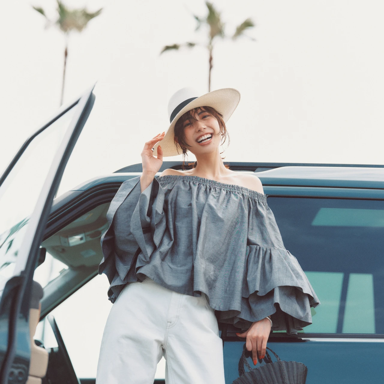 【Chaos(カオス)】オフショルブラウスは甘辛バランスで大人っぽく決めて