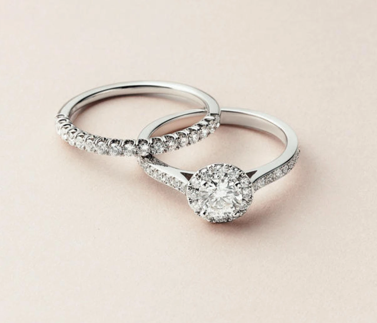 トーカティブ、スワロフスキー、ツツミ、ラザール ダイヤモンド。ステディブランドのでウェディングリングで永遠の愛を誓って