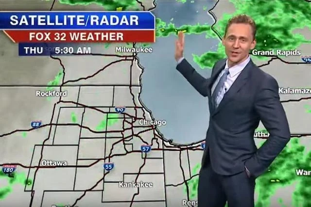 トム・ヒドルストンがお天気リポート。兄の無礼を謝罪