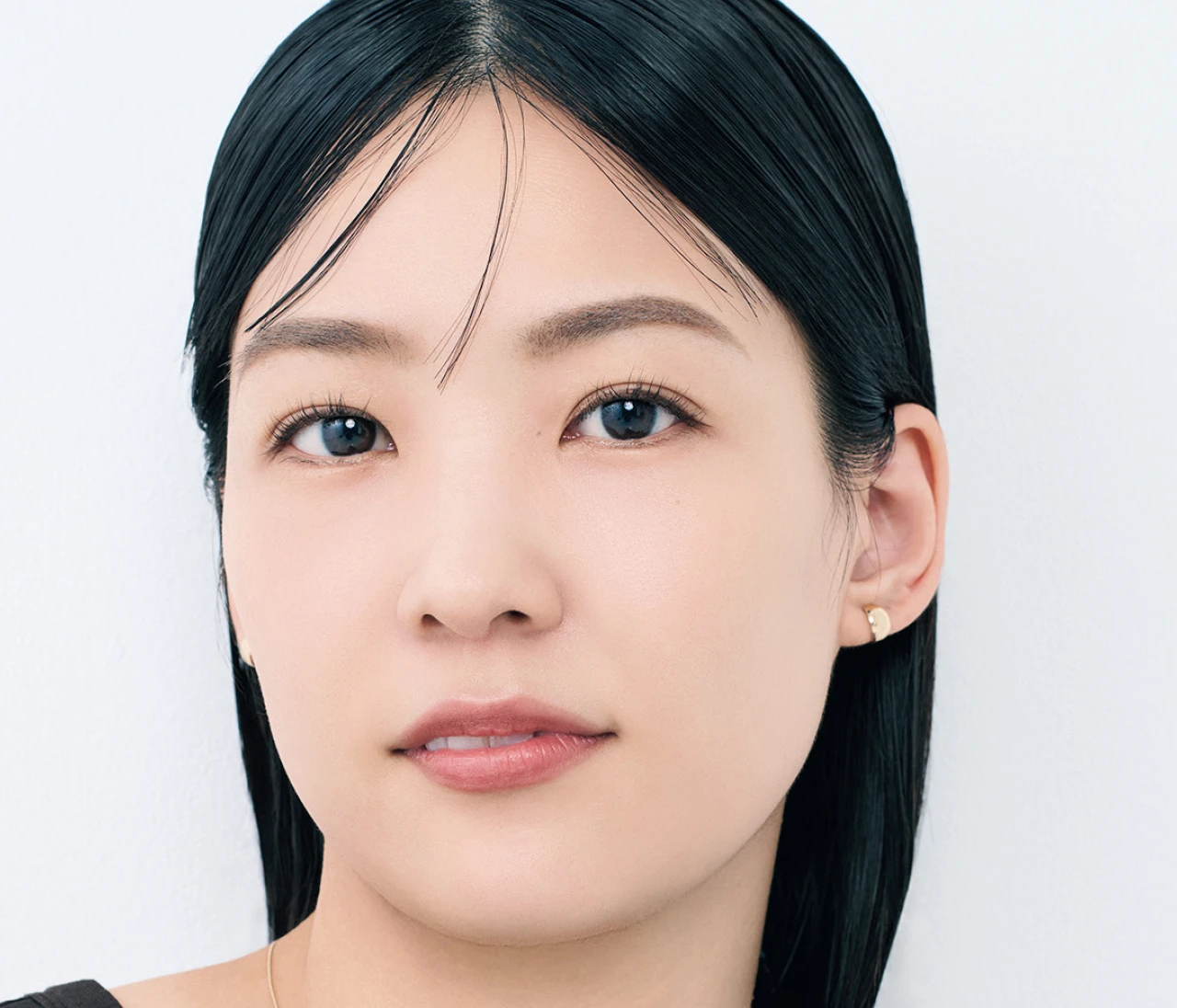 角度きつめで圧が強い眉、やわらかい印象にするには？【お悩み別・働く大人の正解眉の作り方】