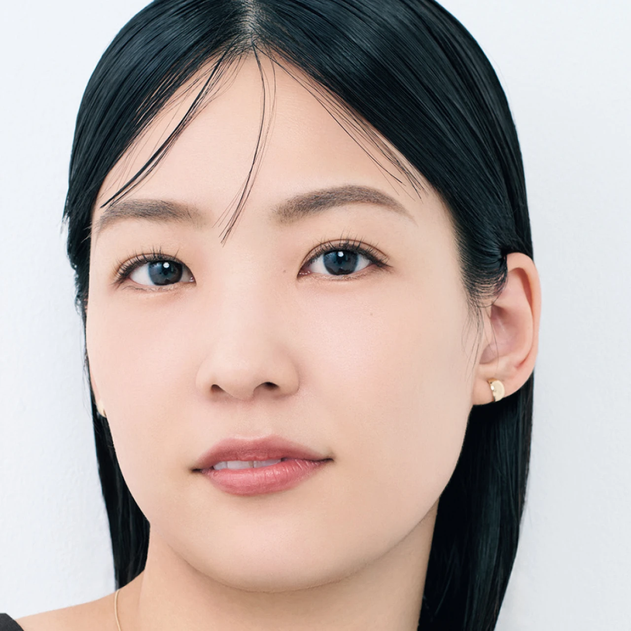 角度きつめで圧が強い眉、やわらかい印象にするには?【お悩み別・働く大人の正解眉の作り方】