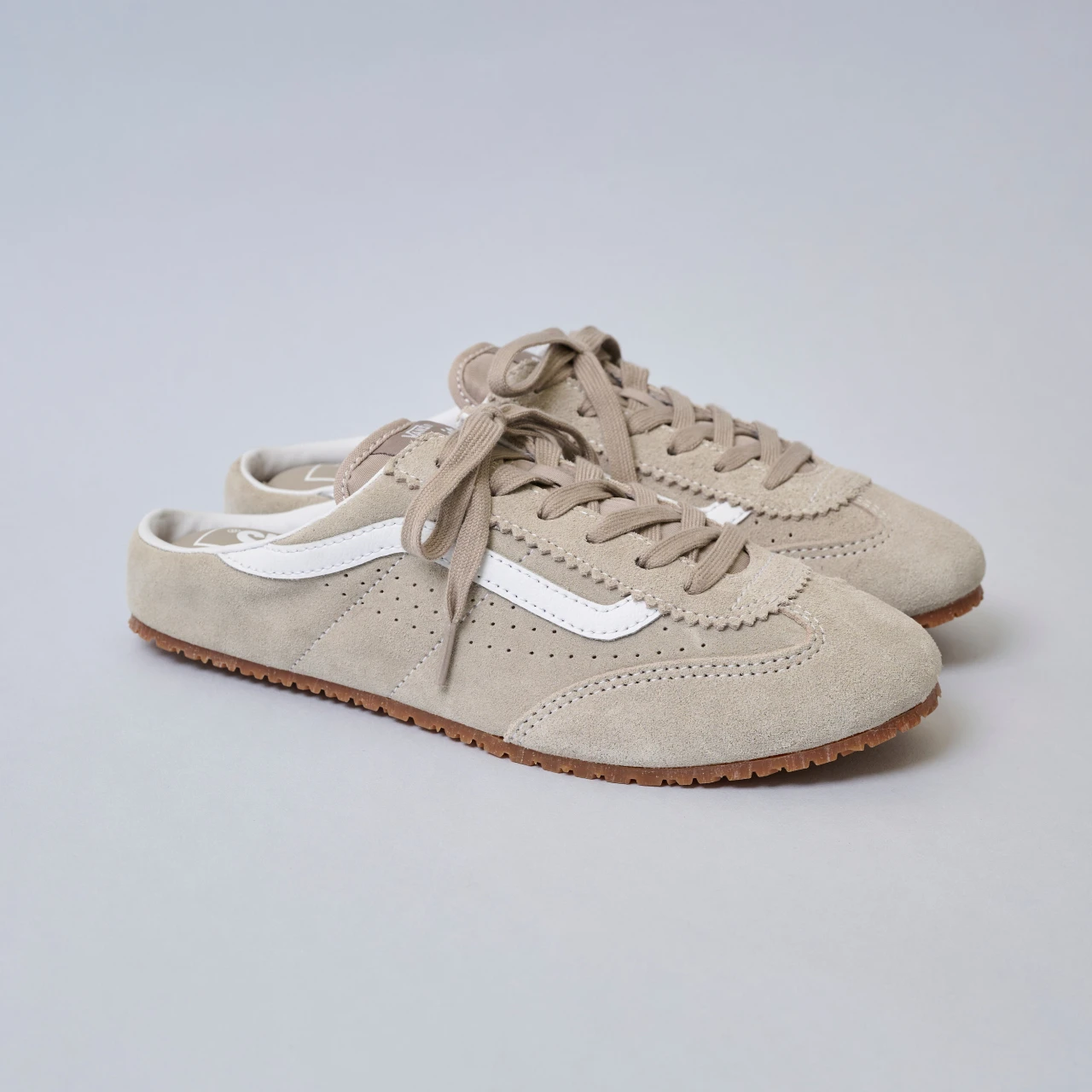 【Vans】薄底スニーカーの進化系！ミュール型はメリットてんこ盛り【きれいめ派の通勤・休日スニーカー】