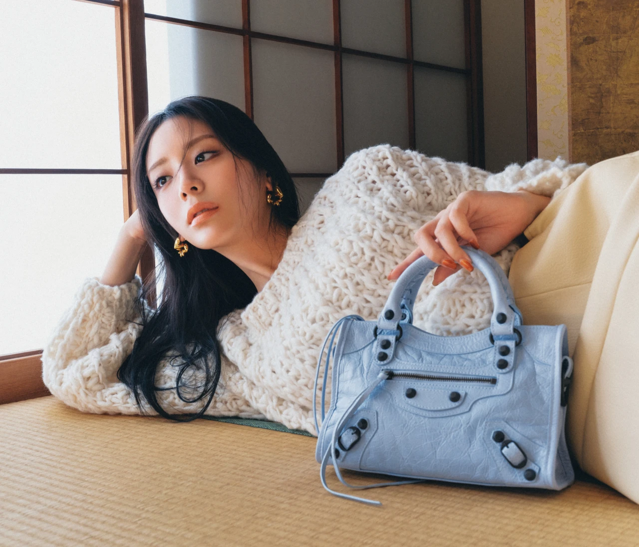 【BALENCIAGA（バレンシアガ）】貴島明日香が選ぶ“一生もの”ミニバッグ。上品さが際立つ【おすすめハイブランドバッグ＆小物7選】