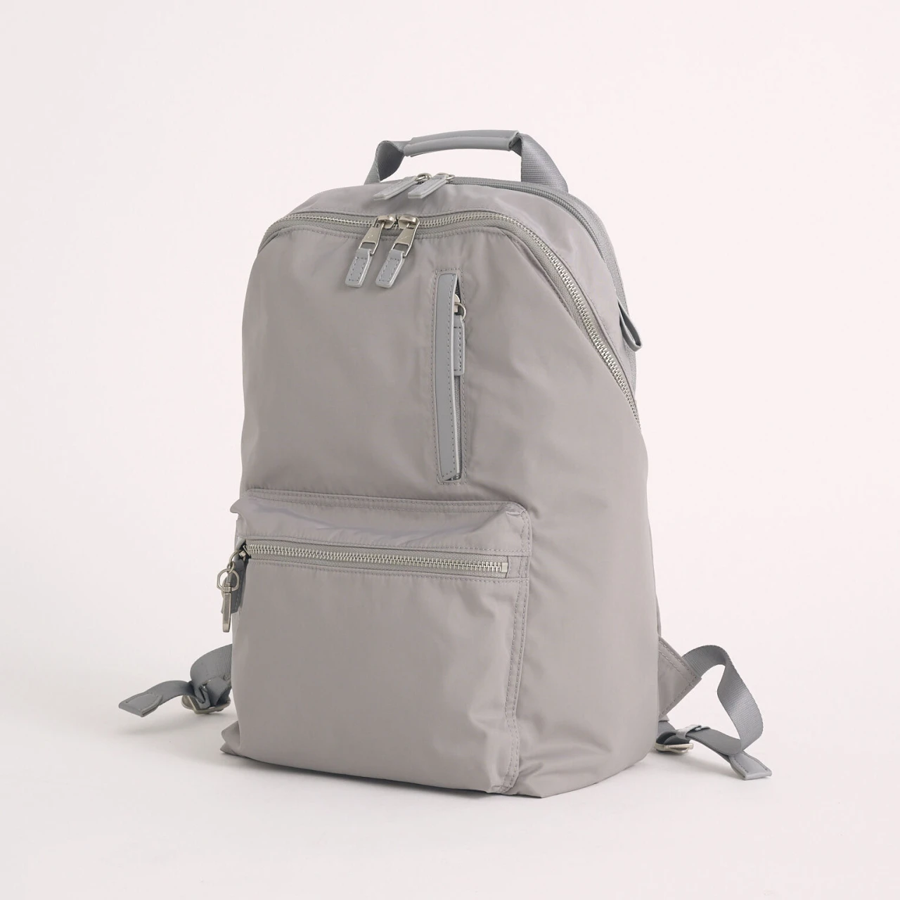 仕事も子育てもこれひとつ!「ダブルアンド デイナイト」のリュックは働くママの救世主 【優秀通勤リュック】