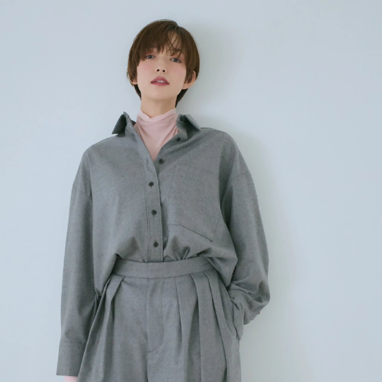 着映えるレイヤードのコツは？首もとに色を添える「透けパステル」の薄タートル