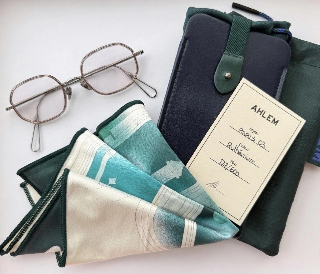 【2026】大人女子の上品サングラス｜注目ブランドAHLEMのアイウェアをレビュー