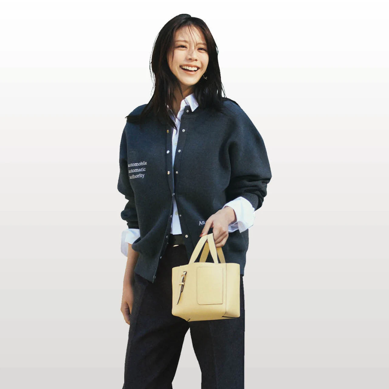 【スラックスコーデ】カジュアルMIXした軽快なトラッドでご機嫌に【BAILA今日のコーデ】