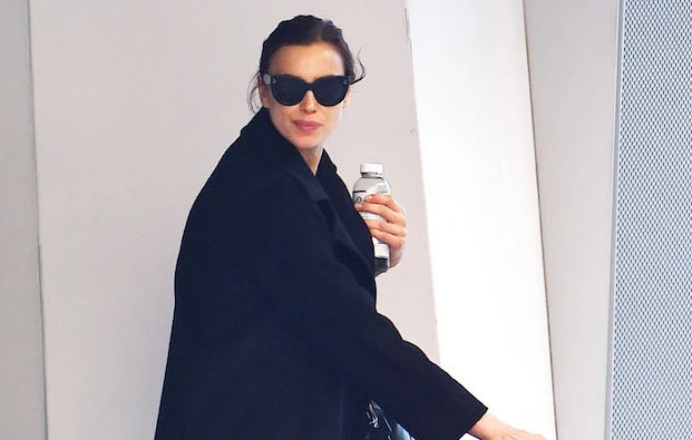 イリーナ・シェイクもお気に入り。グッチのホースビットつきスリッパ