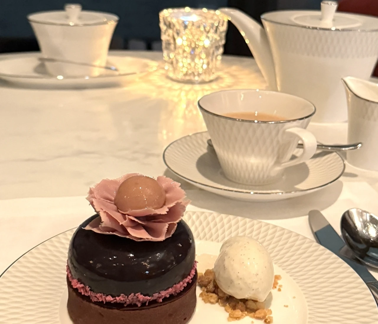 フェアモント東京で大人の贅沢ソロ活🩷非日常を味わえる夜カフェでリフレッシュできた！