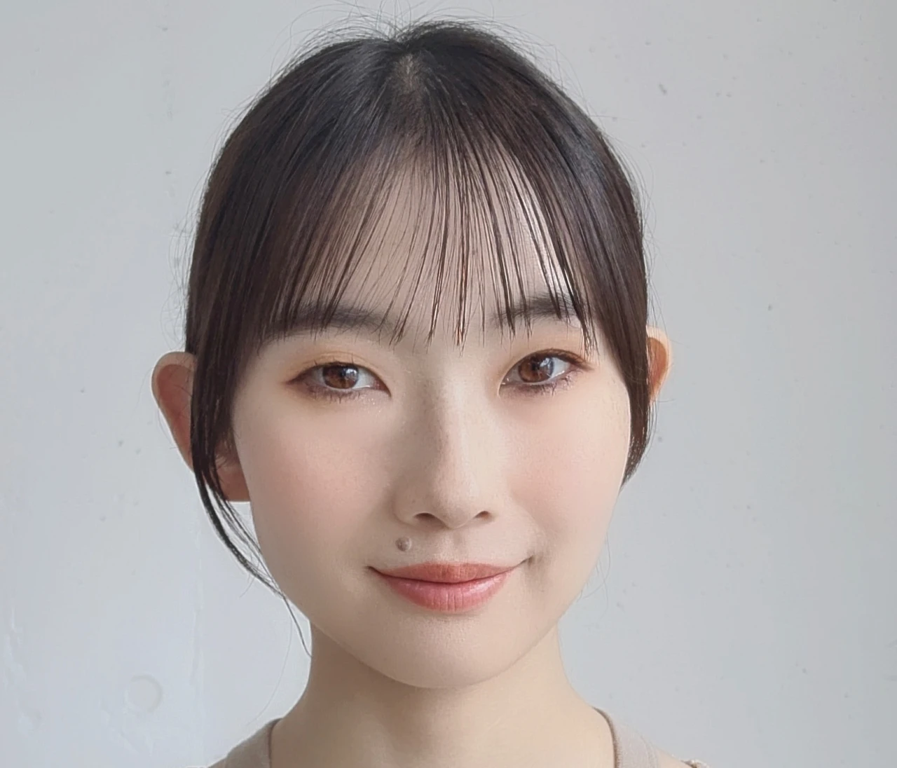 【2026年暑さ対策の涼し気ヘアアレンジ】ヘアゴム2本だけで完成！ ルーズなシンプルローシニヨン