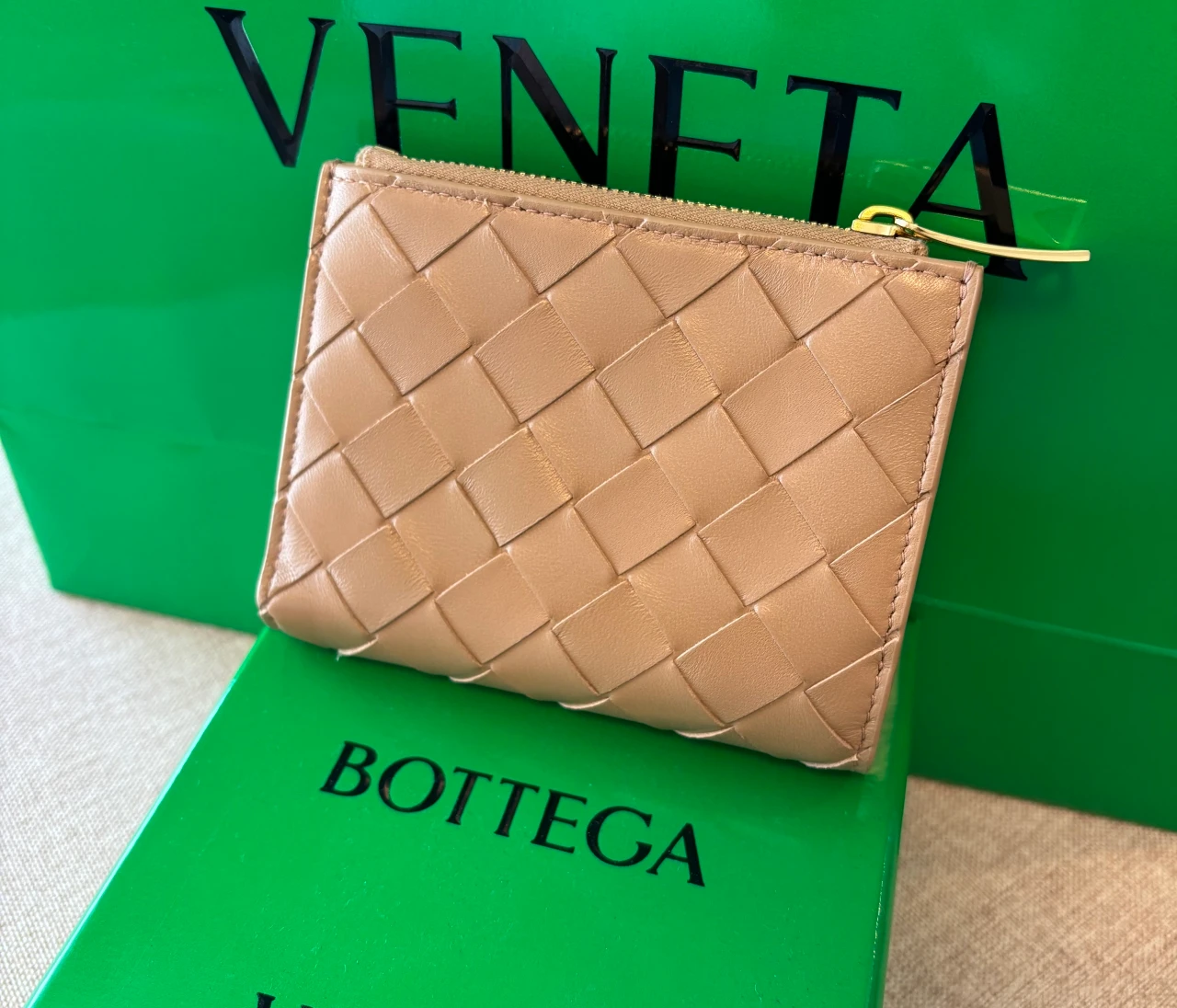 30代OLが持つ飽きのこないブランド財布#Bottega Veneta