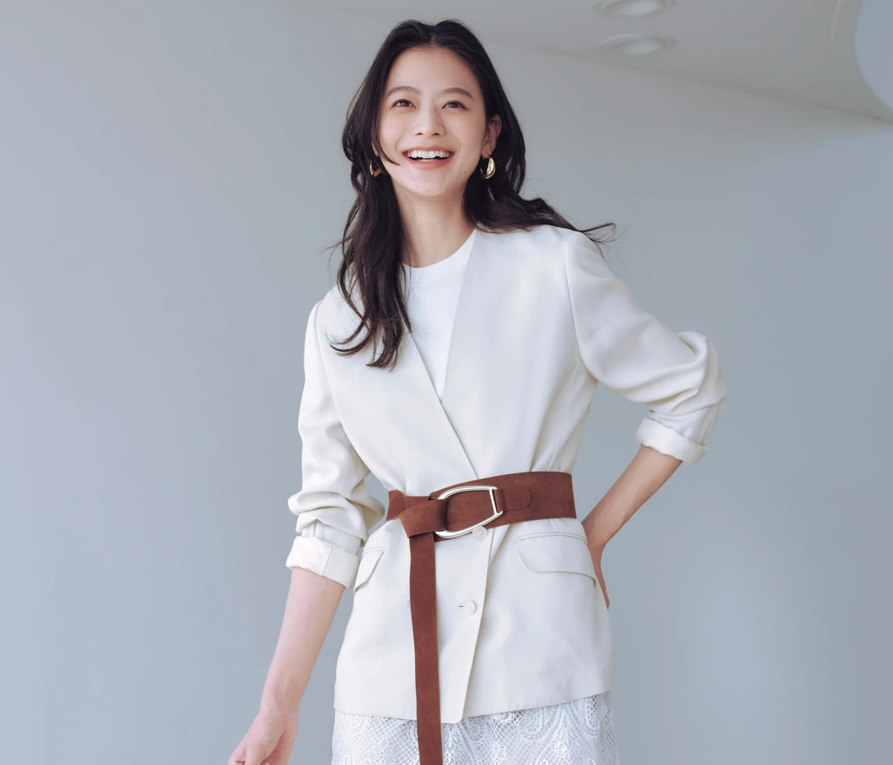 【スタイルアップコーデ】旬度抜群の太ベルトでおしゃれとメリハリを両立！【BAILA今日のコーデ】