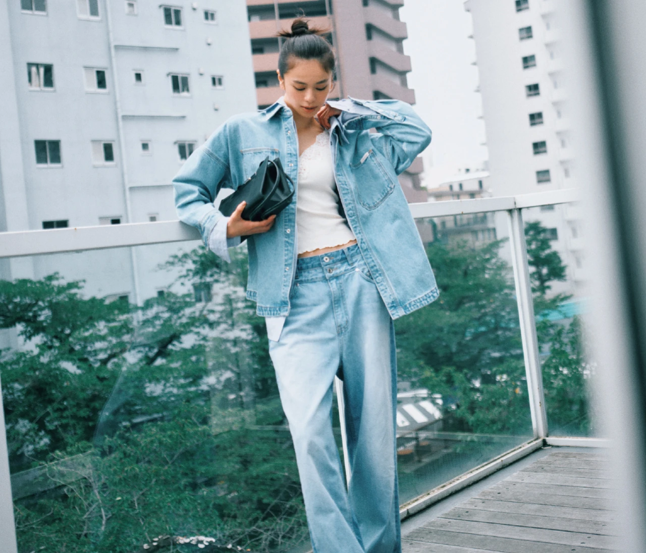 佐藤晴美の私服に学ぶ！ “晴美スタイル”の原点「デニム」を品よく女らしく着こなす方法