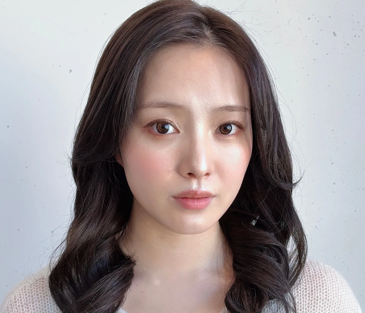 【ミディアム・30代大人の髪型】面長さん向けヘア・上品なゆるミディ