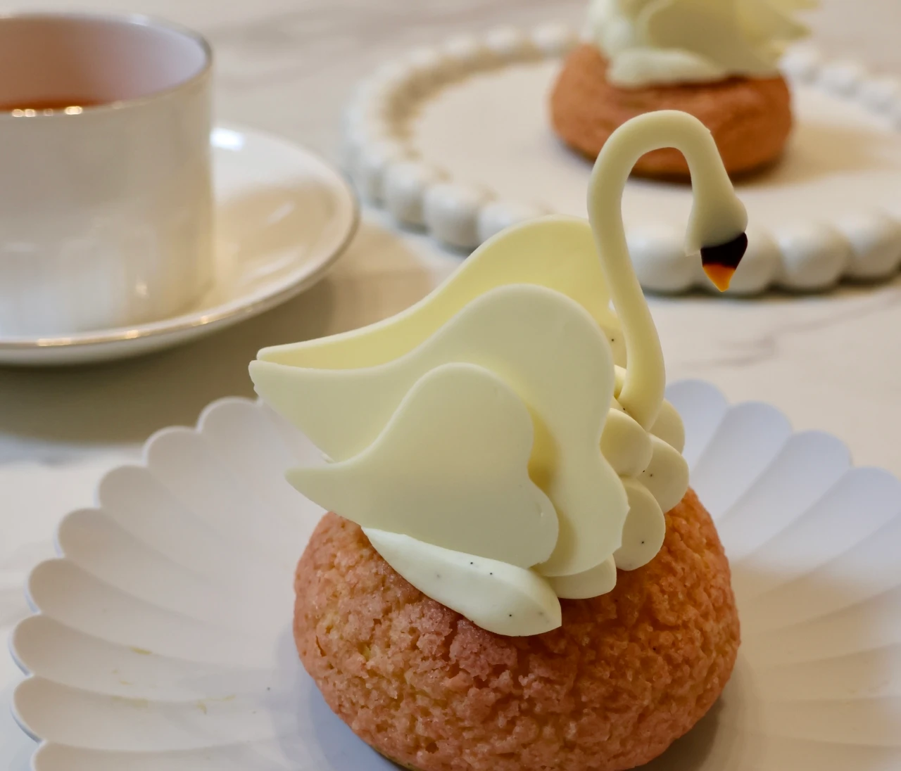 【パークハイアット東京】話題の“白鳥シュー”が可愛すぎる！アラサーOLのご褒美スイーツ