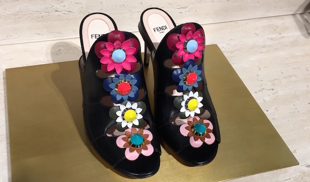 花にあふれた銀座FENDIのポップアップストア