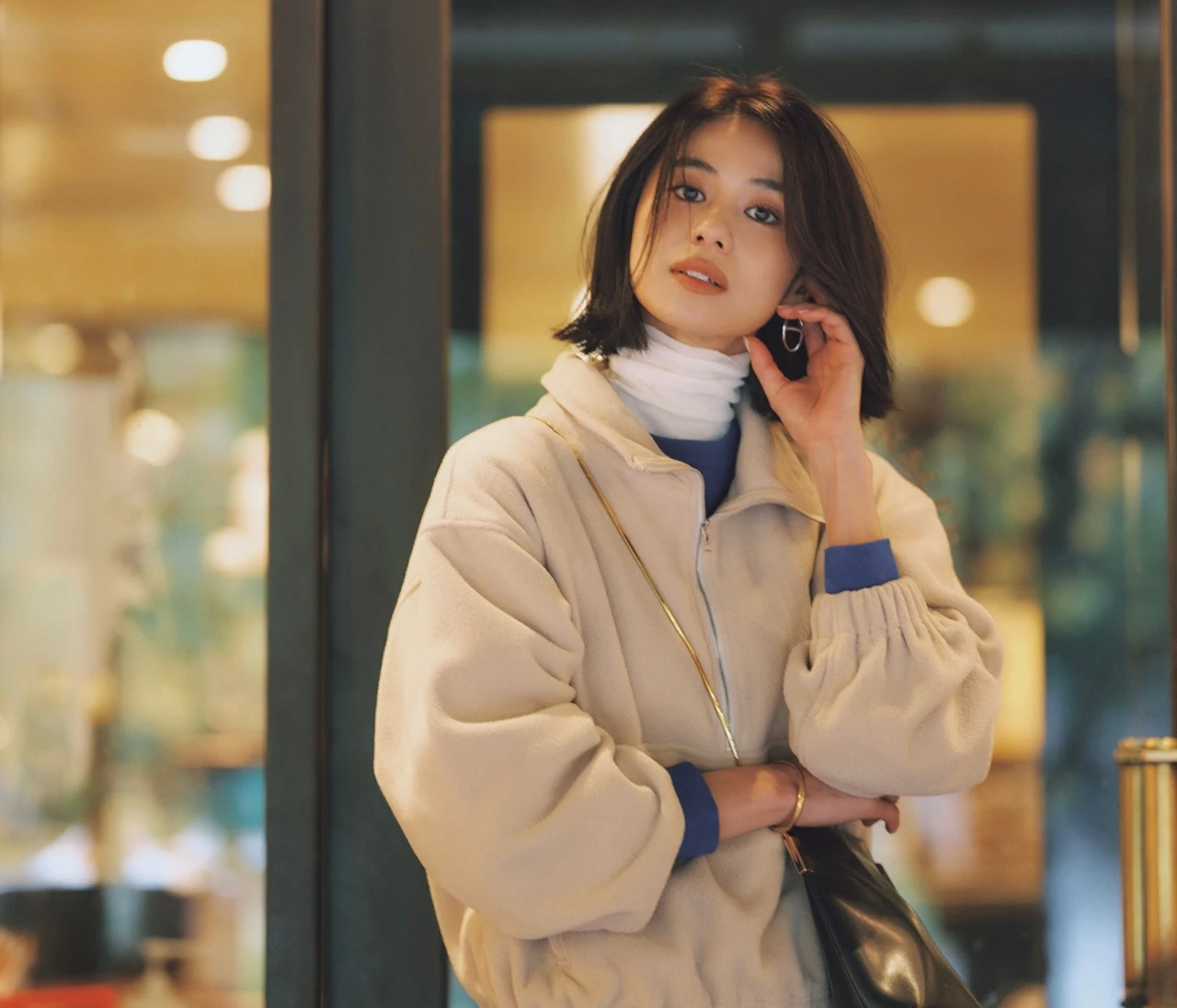 【スポーツミックスコーデ】ハーフジップトップスで品よく楽しむ大人のスポーティ【BAILA今日のコーデ】