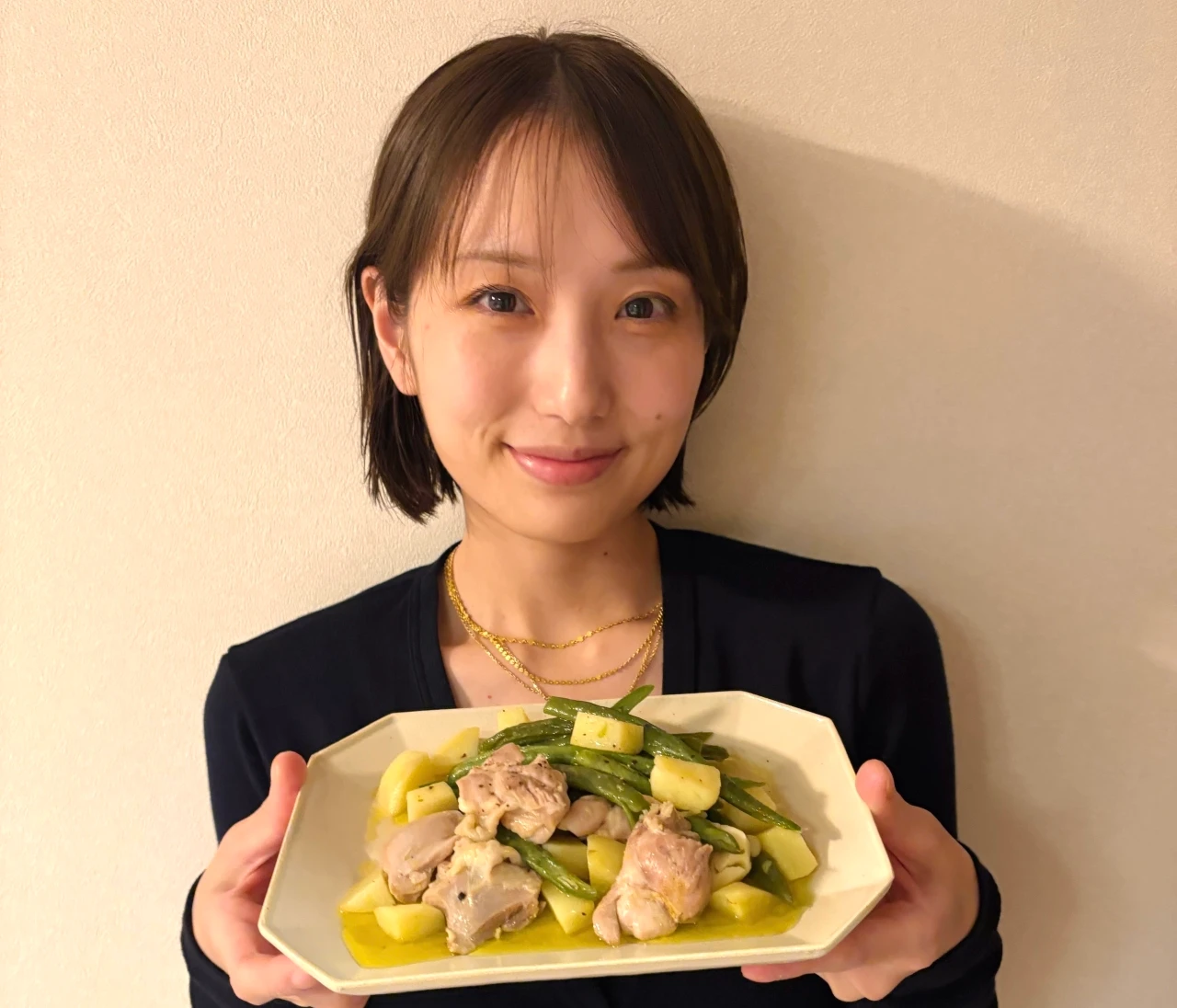 【長谷川あかりのご自愛ごはん vol.69】 ほったらかしで絶品！「鶏肉とじゃがいも、いんげんのオイル煮」