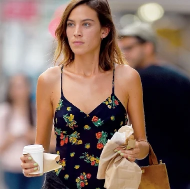 【日めくりセレブ】アレクサ・チャンの大人ガーリースタイル。