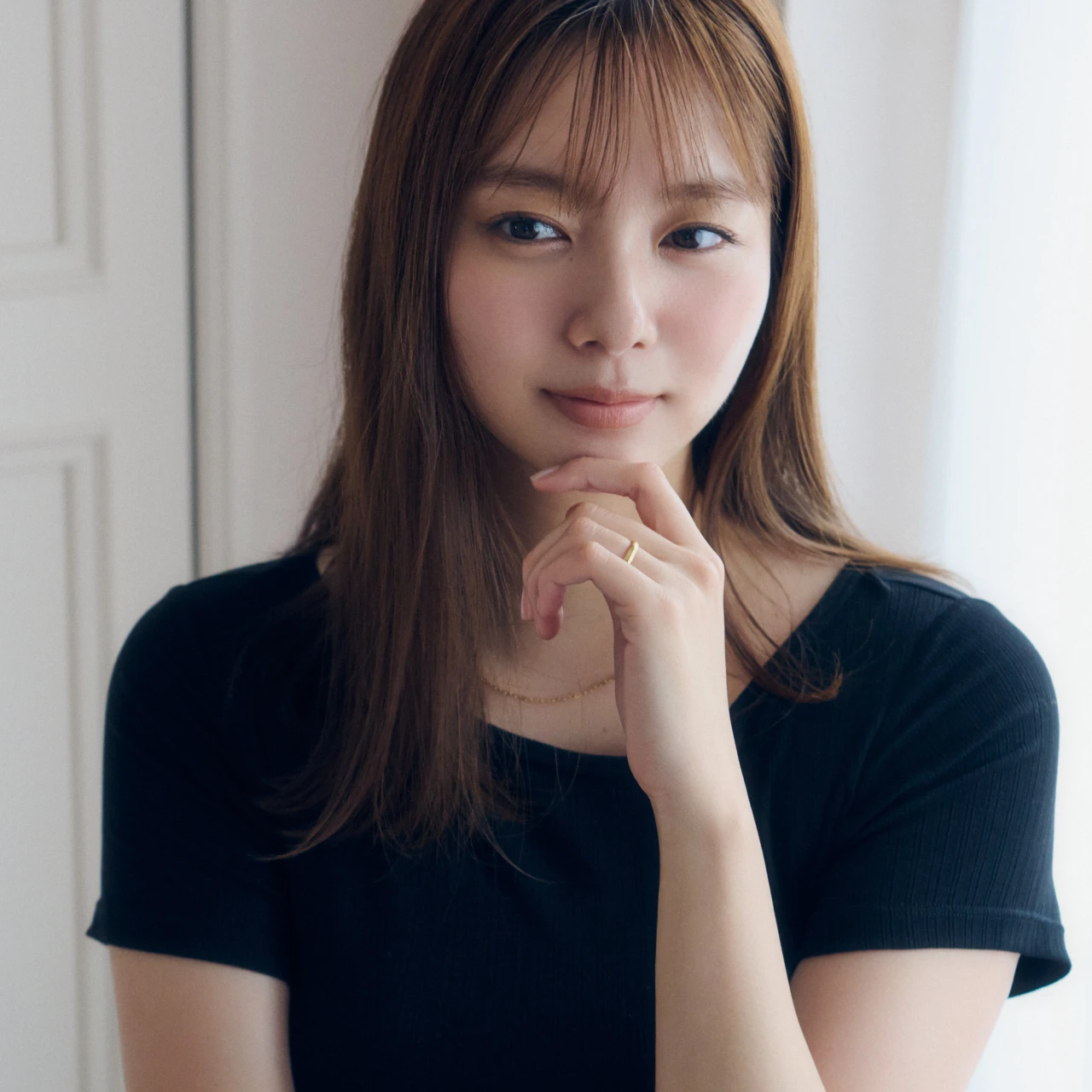 新川優愛さんの結婚指輪は、傷さえも味になり長く愛せる「SHIHARA(シハラ)」【チームBAILAのウエディングリングSNAP Vol.2】