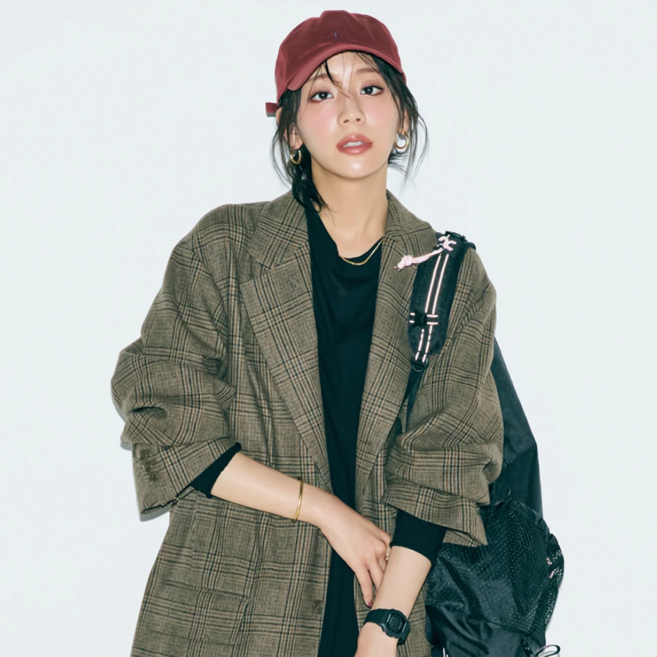 きれいめコーデをアップデート! 小物づかいで完成する、初心者でも簡単なスポーツMIXテク