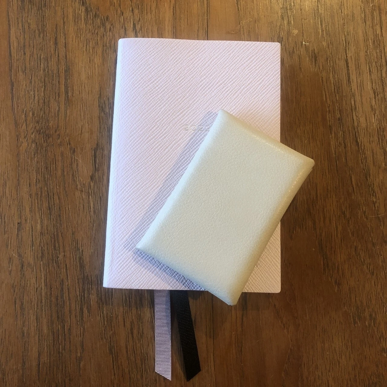 2022年の相棒は、スマイソンの手帳とエルメスの名刺入れに決めた！【エディターズピック vol.141】