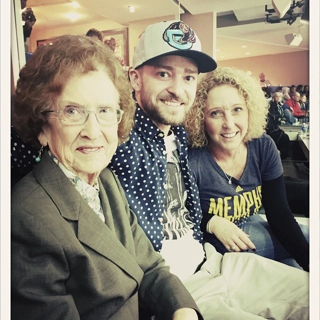 セレブ&ママ。母の日は会えるなら会うだけでもきっといい♡