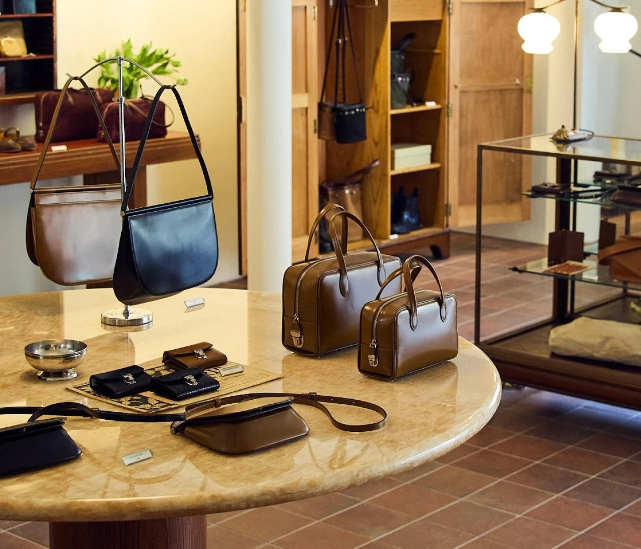 【話題】韓国レザーブランド〈TOUT Y EST〉が恵比寿に“日本初の路面店”をオープン